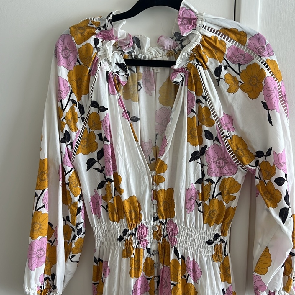 Like new! Washable and lightweight floral fitted/blousy maxi dress.